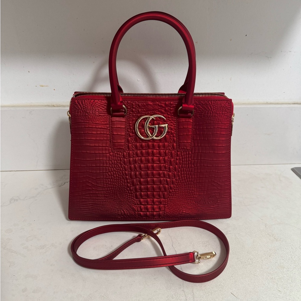 NWOT. Elegant Red  fashion Handbag